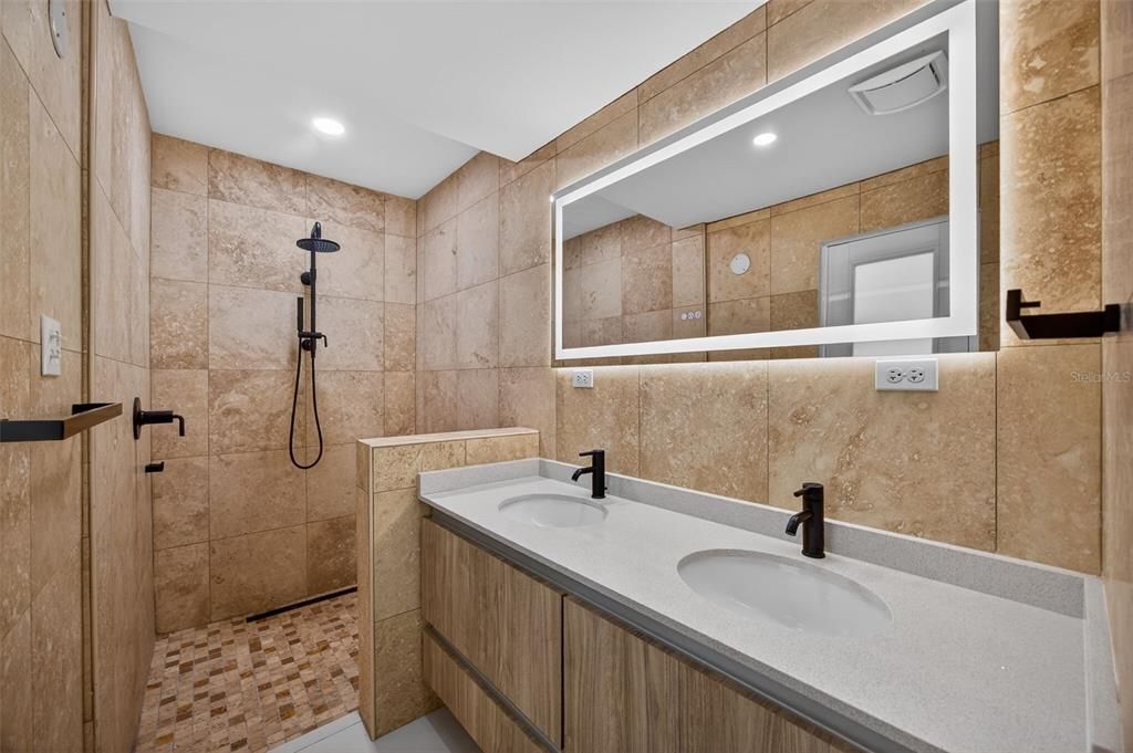 Active With Contract: $985,000 (4 beds, 4 baths, 1900 Square Feet)