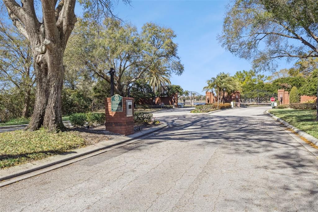 For Sale: $1,075,000 (4 beds, 3 baths, 2650 Square Feet)