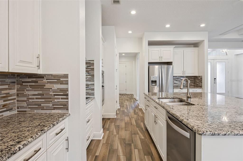 For Sale: $1,075,000 (4 beds, 3 baths, 2650 Square Feet)