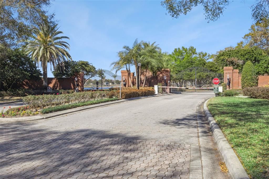 For Sale: $1,075,000 (4 beds, 3 baths, 2650 Square Feet)