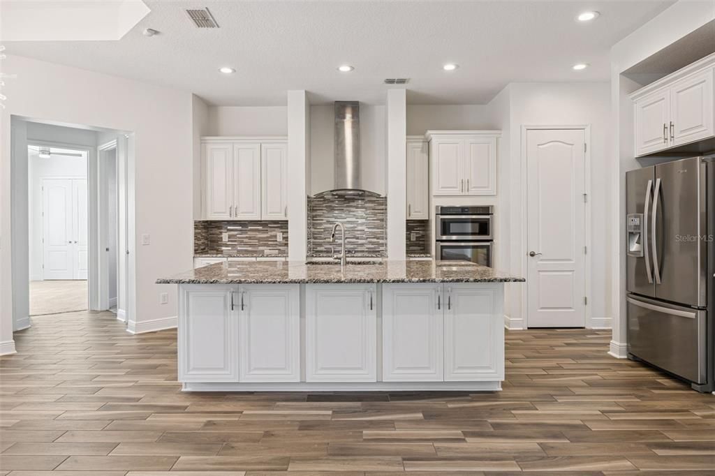 For Sale: $1,075,000 (4 beds, 3 baths, 2650 Square Feet)