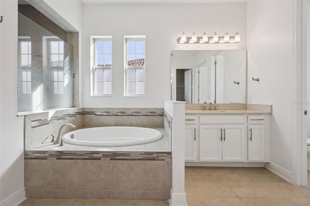 For Sale: $1,075,000 (4 beds, 3 baths, 2650 Square Feet)