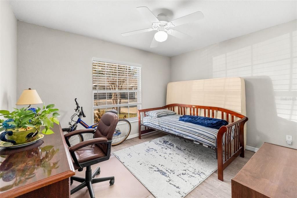 Activo con contrato: $140,000 (2 camas, 2 baños, 1040 Pies cuadrados)