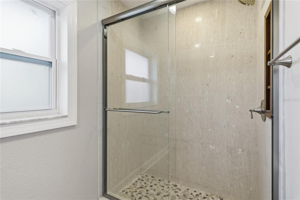 En Venta: $499,000 (3 camas, 2 baños, 1982 Pies cuadrados)
