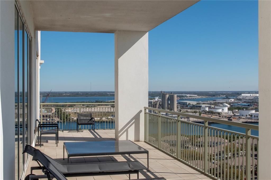 Active With Contract: $4,250,000 (4 beds, 4 baths, 4369 Square Feet)