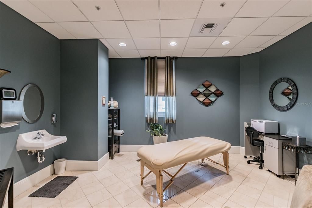 Active With Contract: $4,250,000 (4 beds, 4 baths, 4369 Square Feet)