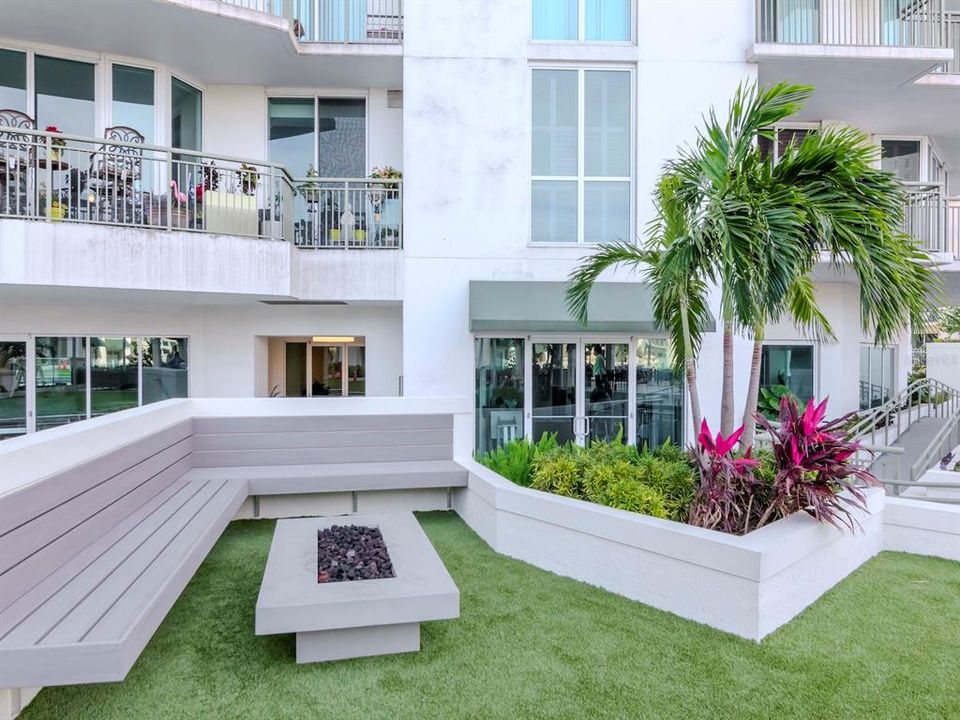 Active With Contract: $4,250,000 (4 beds, 4 baths, 4369 Square Feet)