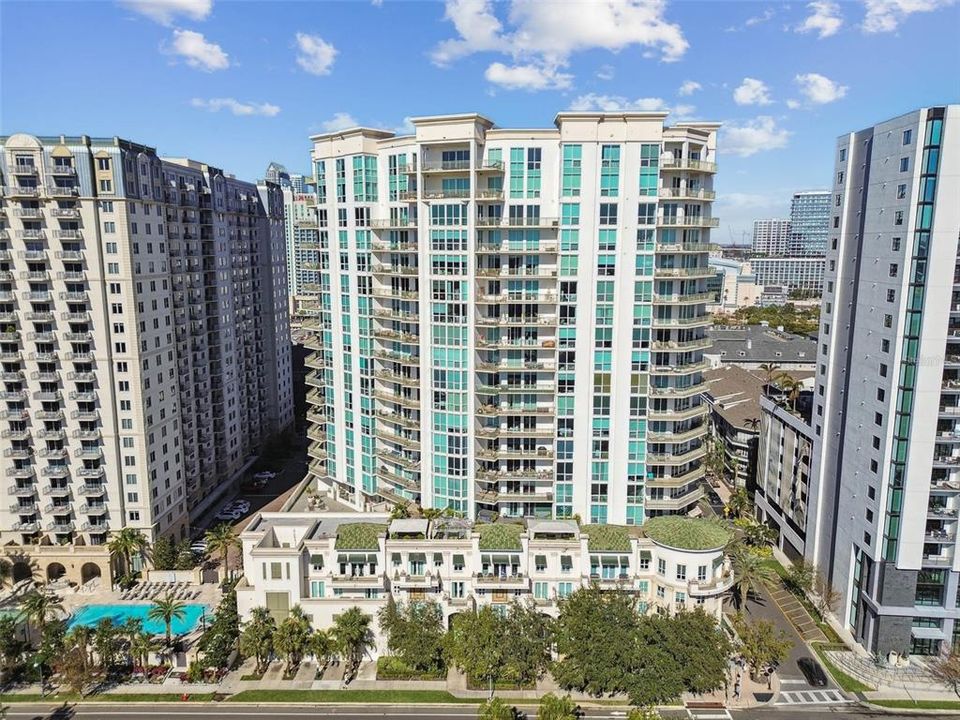 Active With Contract: $4,250,000 (4 beds, 4 baths, 4369 Square Feet)