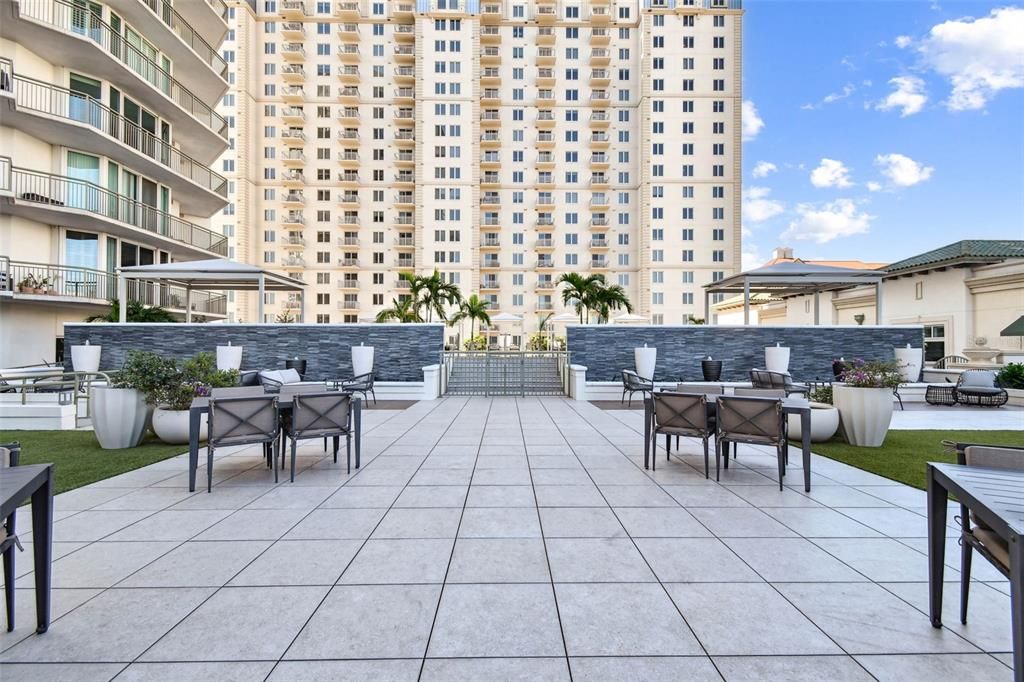 Active With Contract: $4,250,000 (4 beds, 4 baths, 4369 Square Feet)