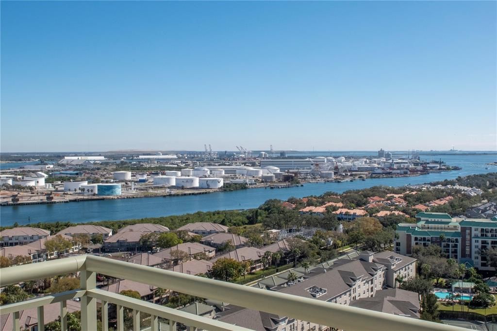 Active With Contract: $4,250,000 (4 beds, 4 baths, 4369 Square Feet)