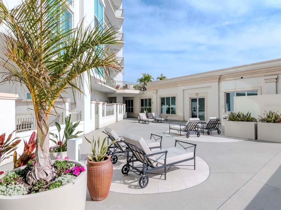 Active With Contract: $4,250,000 (4 beds, 4 baths, 4369 Square Feet)
