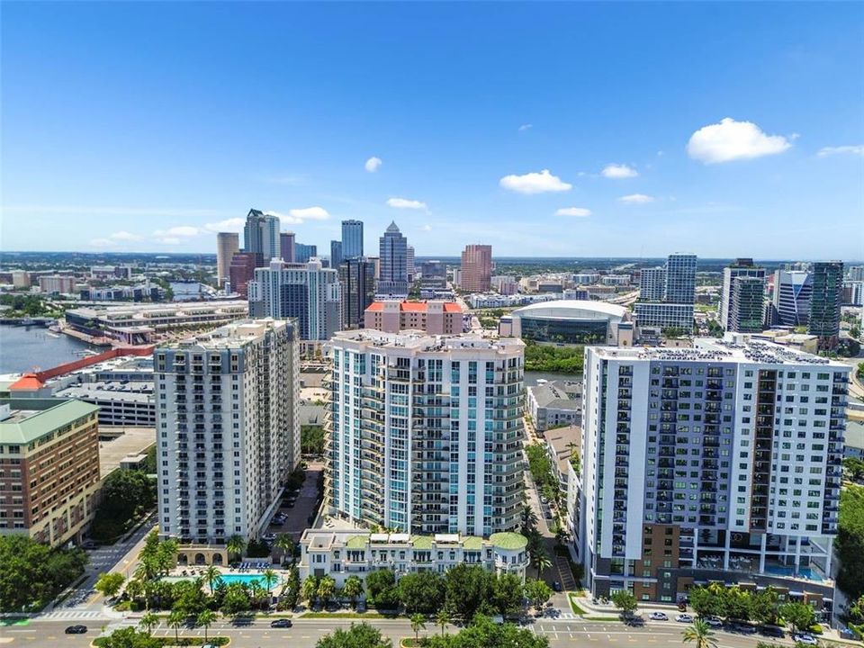 Active With Contract: $4,250,000 (4 beds, 4 baths, 4369 Square Feet)