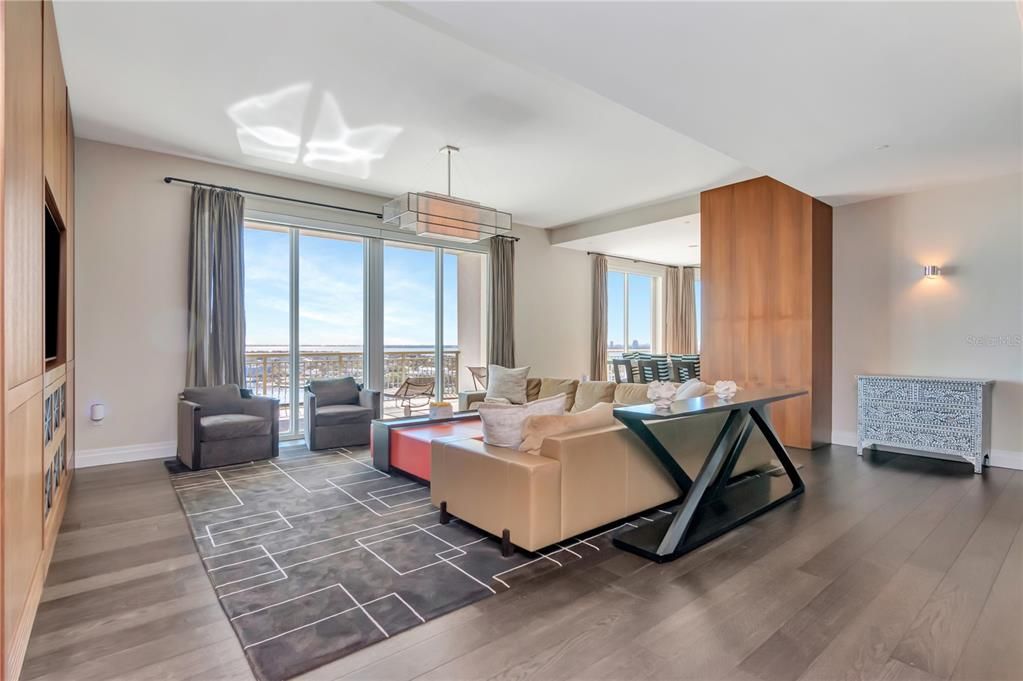 Active With Contract: $4,250,000 (4 beds, 4 baths, 4369 Square Feet)