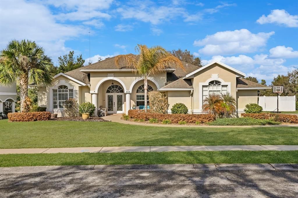 Activo con contrato: $579,900 (4 camas, 3 baños, 2575 Pies cuadrados)