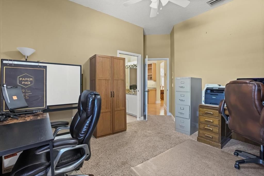 Activo con contrato: $579,900 (4 camas, 3 baños, 2575 Pies cuadrados)