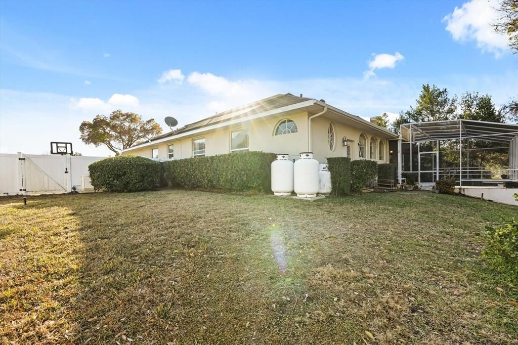 Activo con contrato: $579,900 (4 camas, 3 baños, 2575 Pies cuadrados)
