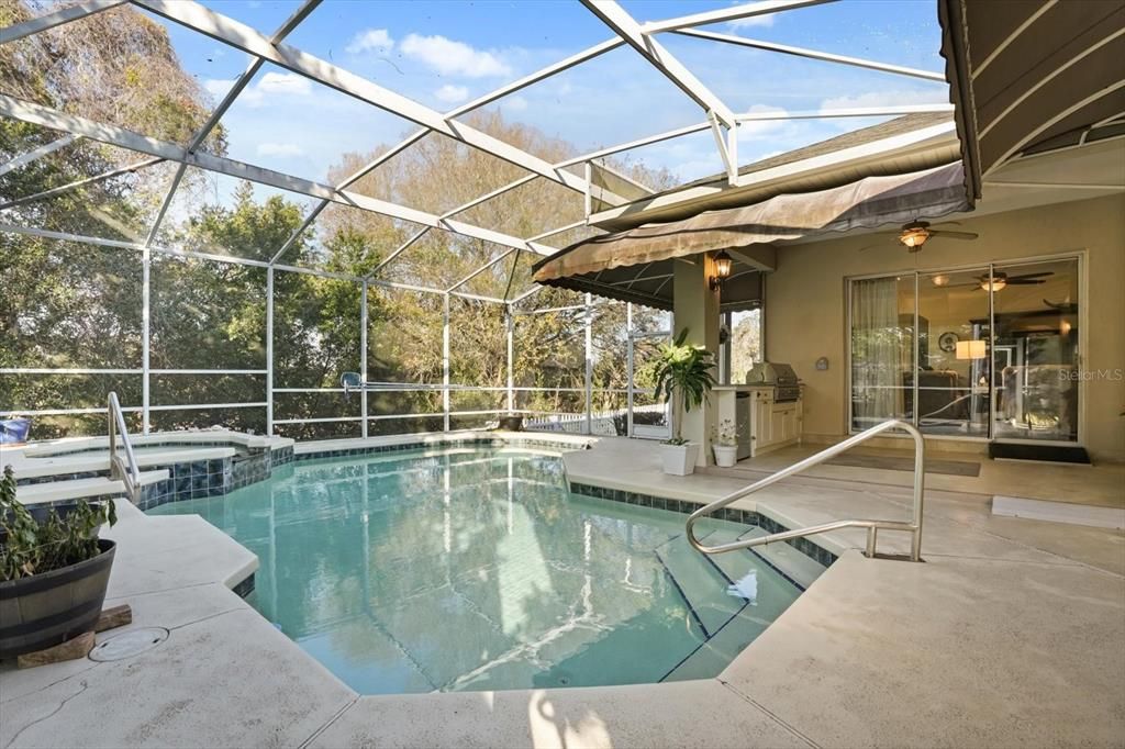 Activo con contrato: $579,900 (4 camas, 3 baños, 2575 Pies cuadrados)