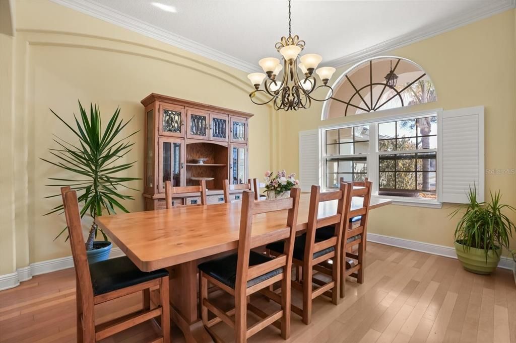 Activo con contrato: $579,900 (4 camas, 3 baños, 2575 Pies cuadrados)