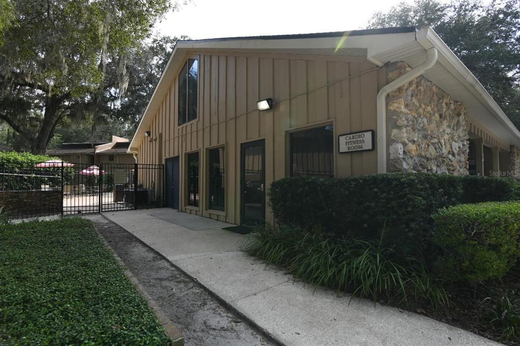 Под контрактом: $149,000 (2 спален, 2 ванн, 900 Квадратных фут)