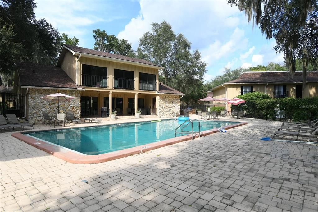 Под контрактом: $149,000 (2 спален, 2 ванн, 900 Квадратных фут)