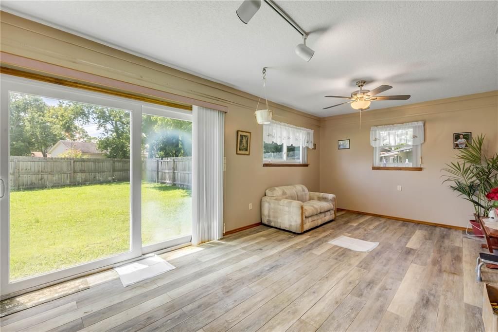 En Venta: $329,000 (3 camas, 2 baños, 1462 Pies cuadrados)