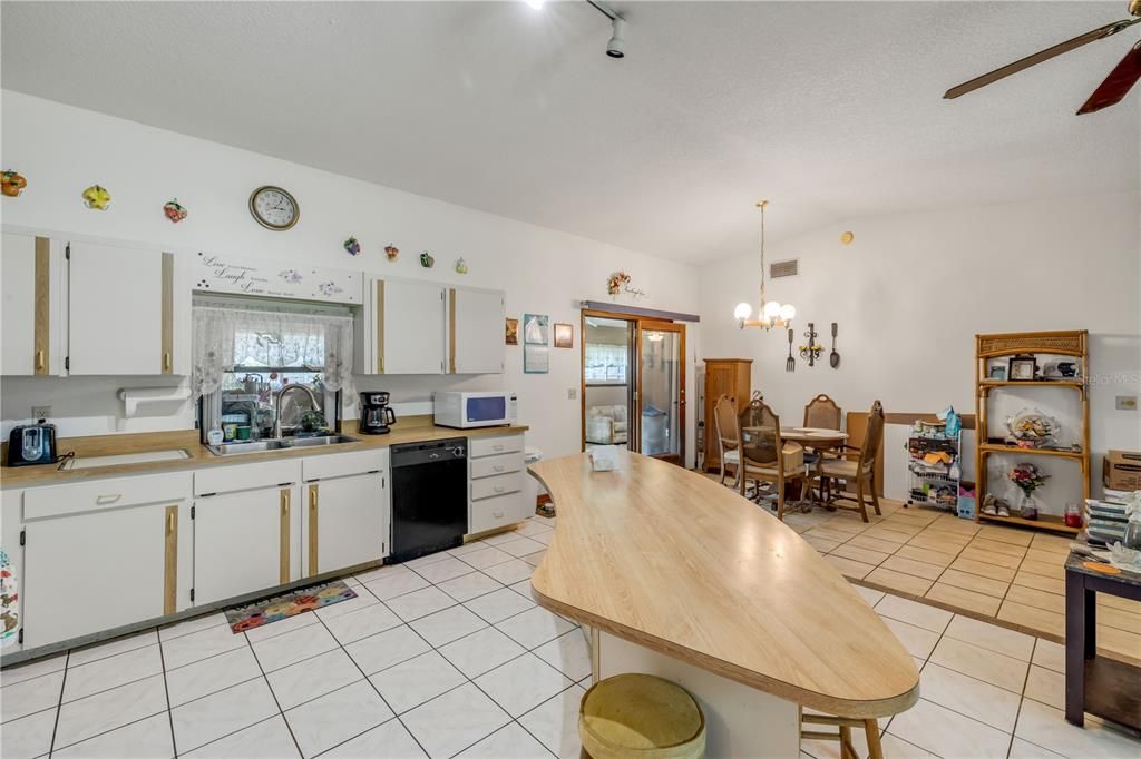 En Venta: $329,000 (3 camas, 2 baños, 1462 Pies cuadrados)