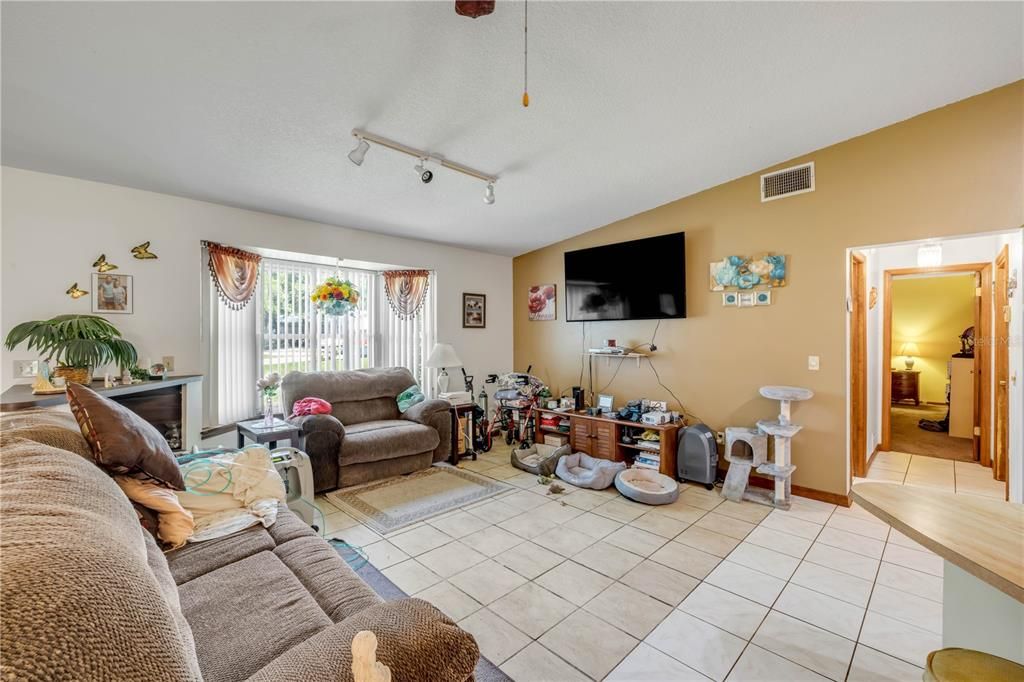 En Venta: $329,000 (3 camas, 2 baños, 1462 Pies cuadrados)