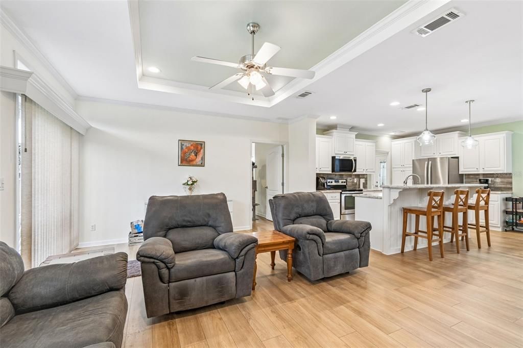 Active With Contract: $340,000 (3 beds, 2 baths, 1860 Square Feet)