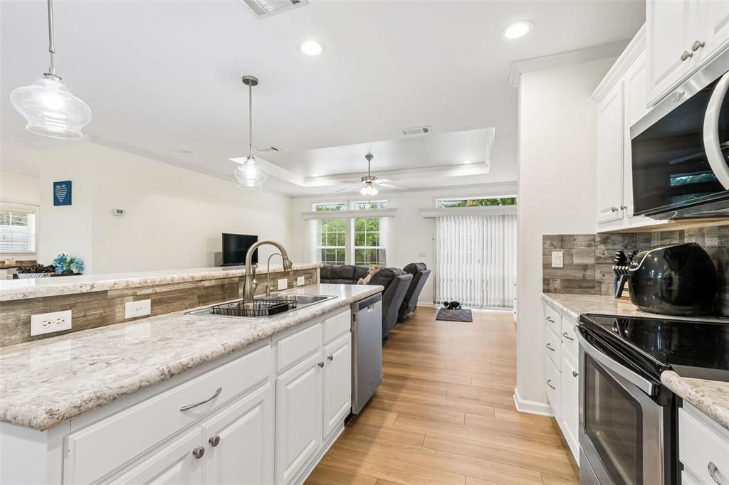 Active With Contract: $340,000 (3 beds, 2 baths, 1860 Square Feet)