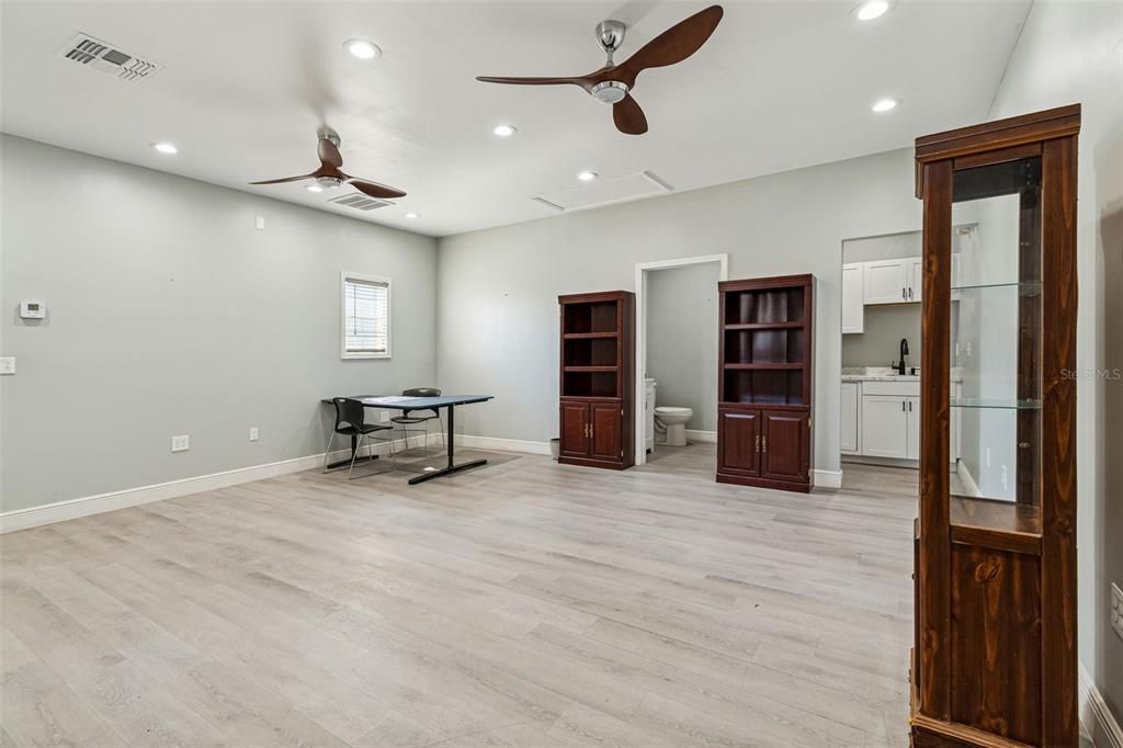 На продажу: $59,220 (0 спален, 0 ванн, 3290 Квадратных фут)