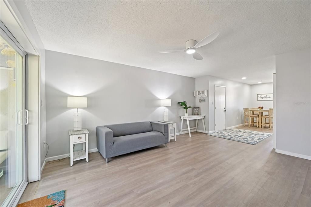 На продажу: $145,000 (2 спален, 1 ванн, 925 Квадратных фут)