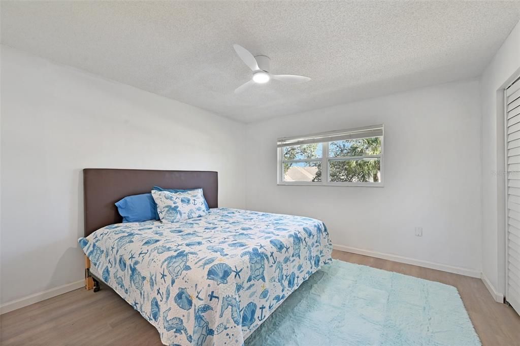 На продажу: $145,000 (2 спален, 1 ванн, 925 Квадратных фут)