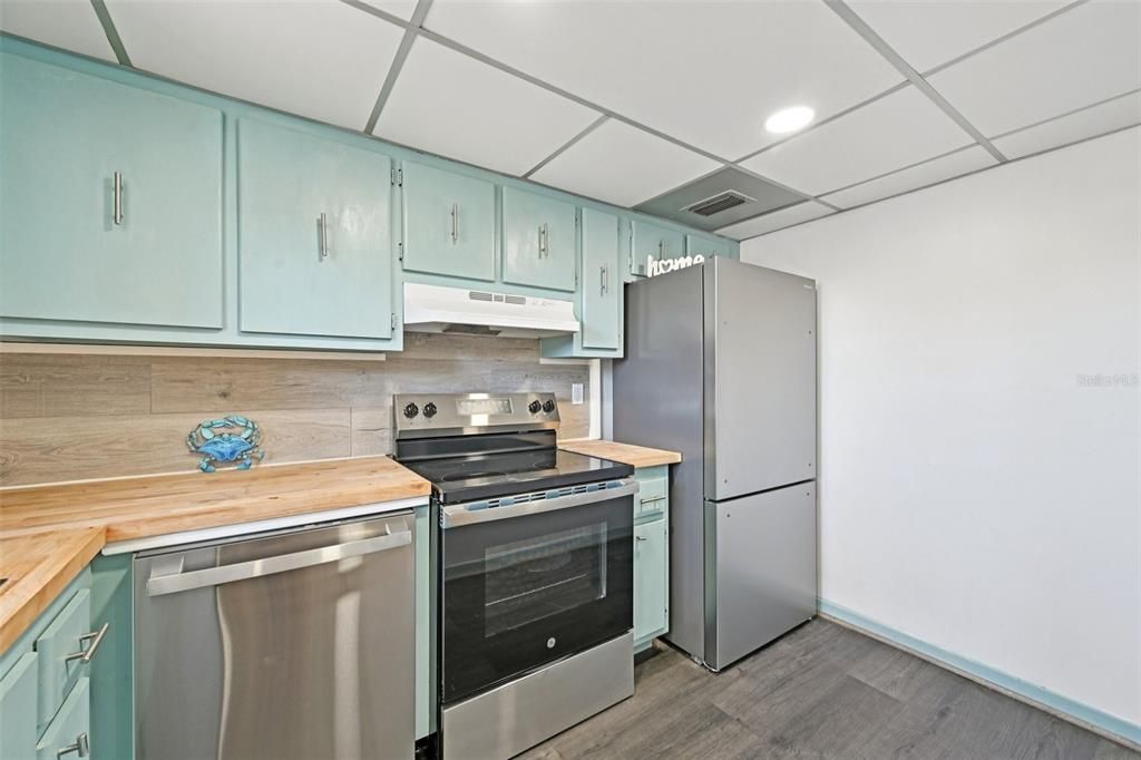 На продажу: $145,000 (2 спален, 1 ванн, 925 Квадратных фут)