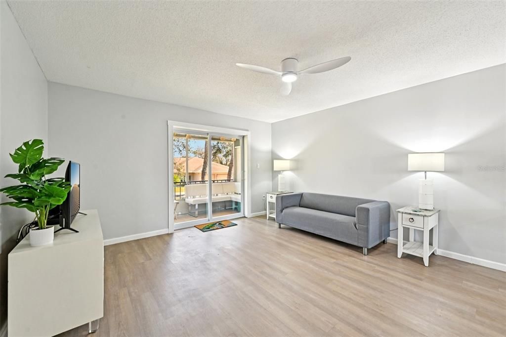 На продажу: $145,000 (2 спален, 1 ванн, 925 Квадратных фут)