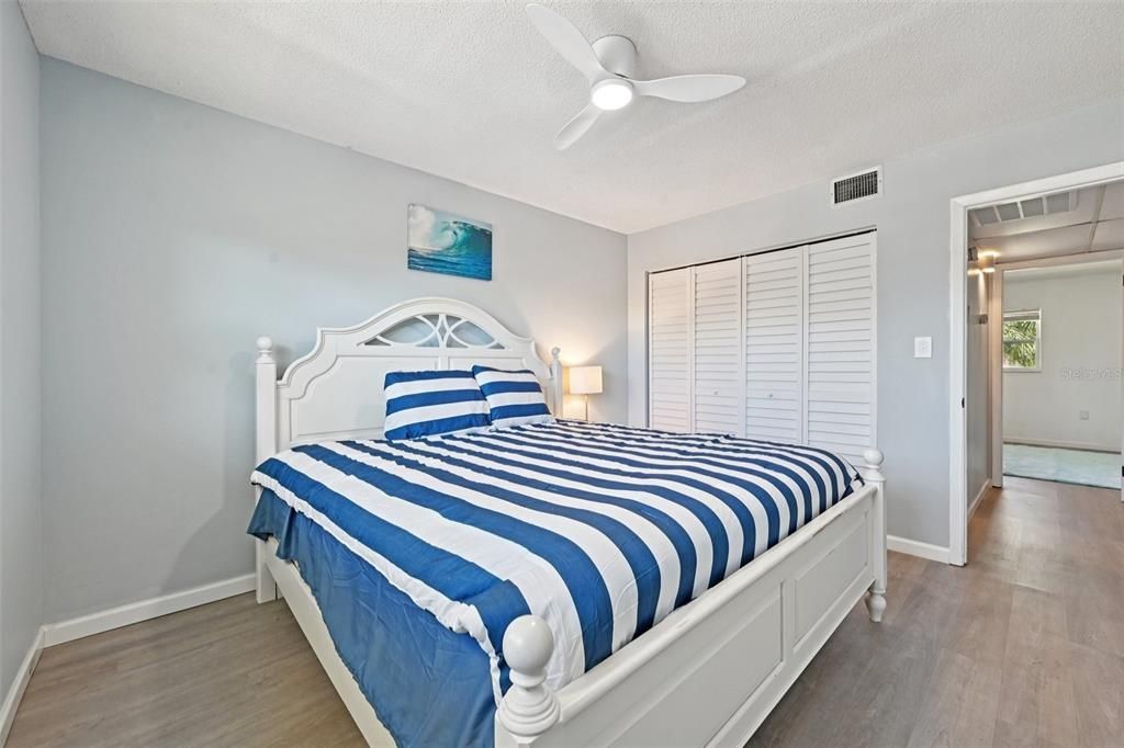 На продажу: $145,000 (2 спален, 1 ванн, 925 Квадратных фут)