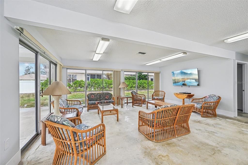 На продажу: $145,000 (2 спален, 1 ванн, 925 Квадратных фут)