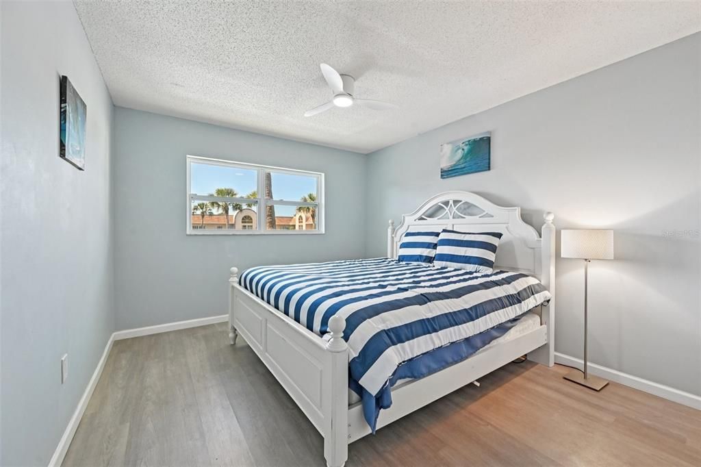 На продажу: $145,000 (2 спален, 1 ванн, 925 Квадратных фут)