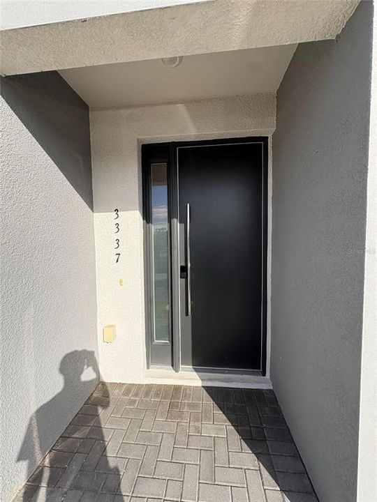 Activo con contrato: $1,999 (3 camas, 2 baños, 1361 Pies cuadrados)