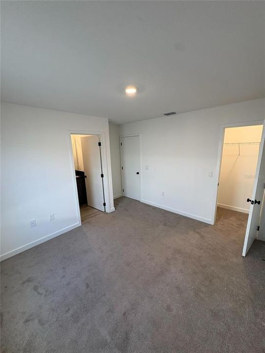 Activo con contrato: $1,999 (3 camas, 2 baños, 1361 Pies cuadrados)