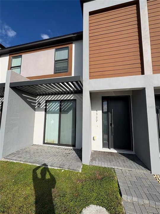 Activo con contrato: $1,999 (3 camas, 2 baños, 1361 Pies cuadrados)