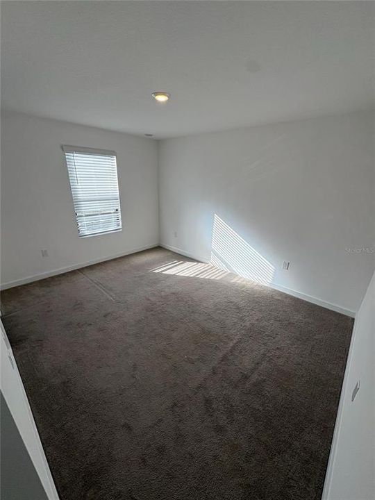 Activo con contrato: $1,999 (3 camas, 2 baños, 1361 Pies cuadrados)