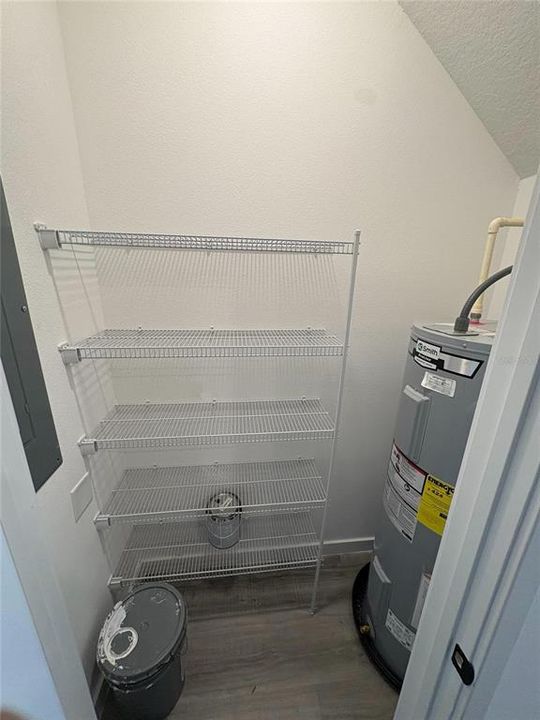 Activo con contrato: $1,999 (3 camas, 2 baños, 1361 Pies cuadrados)