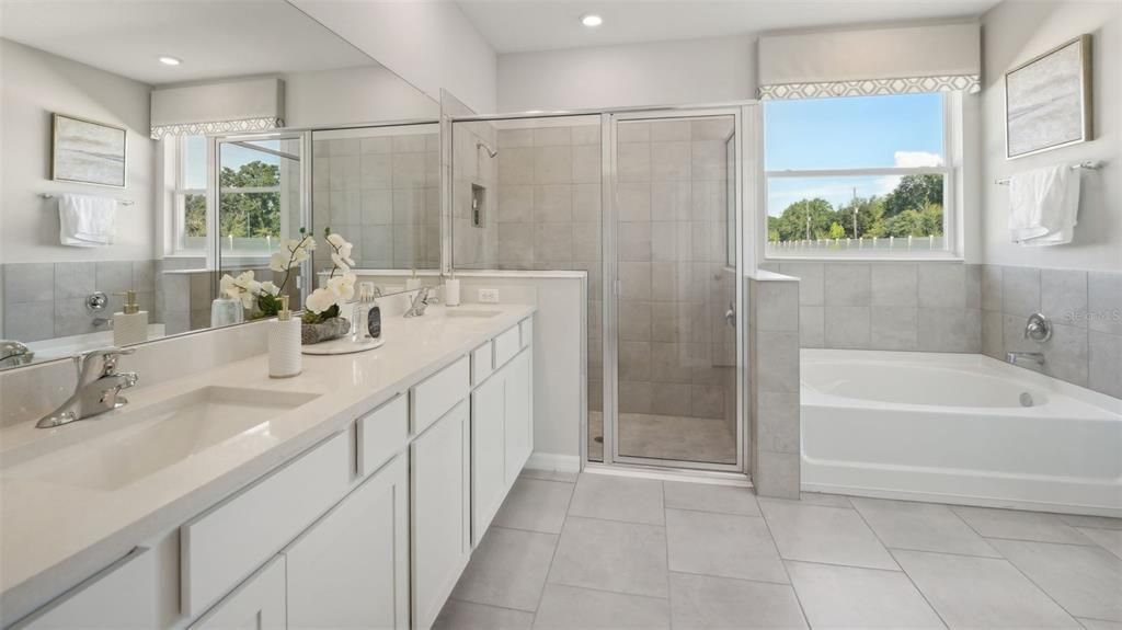 Activo con contrato: $594,990 (4 camas, 3 baños, 2794 Pies cuadrados)