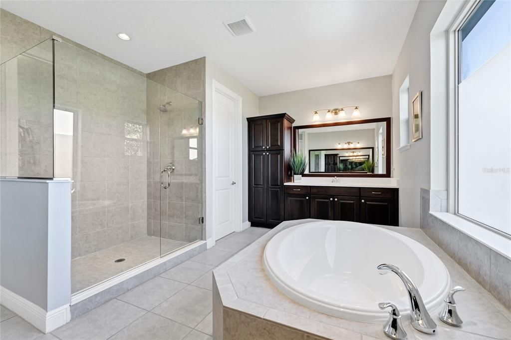 For Sale: $1,085,000 (5 beds, 4 baths, 3886 Square Feet)