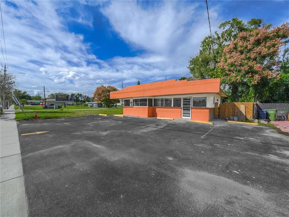 For Sale: $245,000 (0 beds, 0 baths, 960 Square Feet)