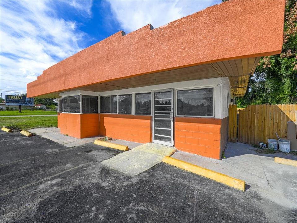 For Sale: $245,000 (0 beds, 0 baths, 960 Square Feet)