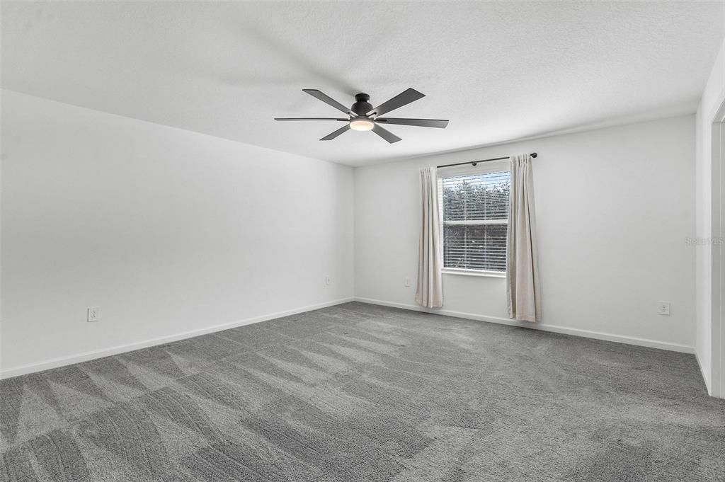 Activo con contrato: $379,990 (4 camas, 2 baños, 2600 Pies cuadrados)