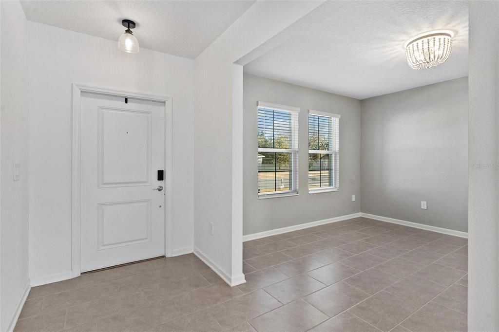 Activo con contrato: $379,990 (4 camas, 2 baños, 2600 Pies cuadrados)