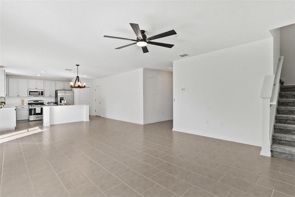 Activo con contrato: $379,990 (4 camas, 2 baños, 2600 Pies cuadrados)
