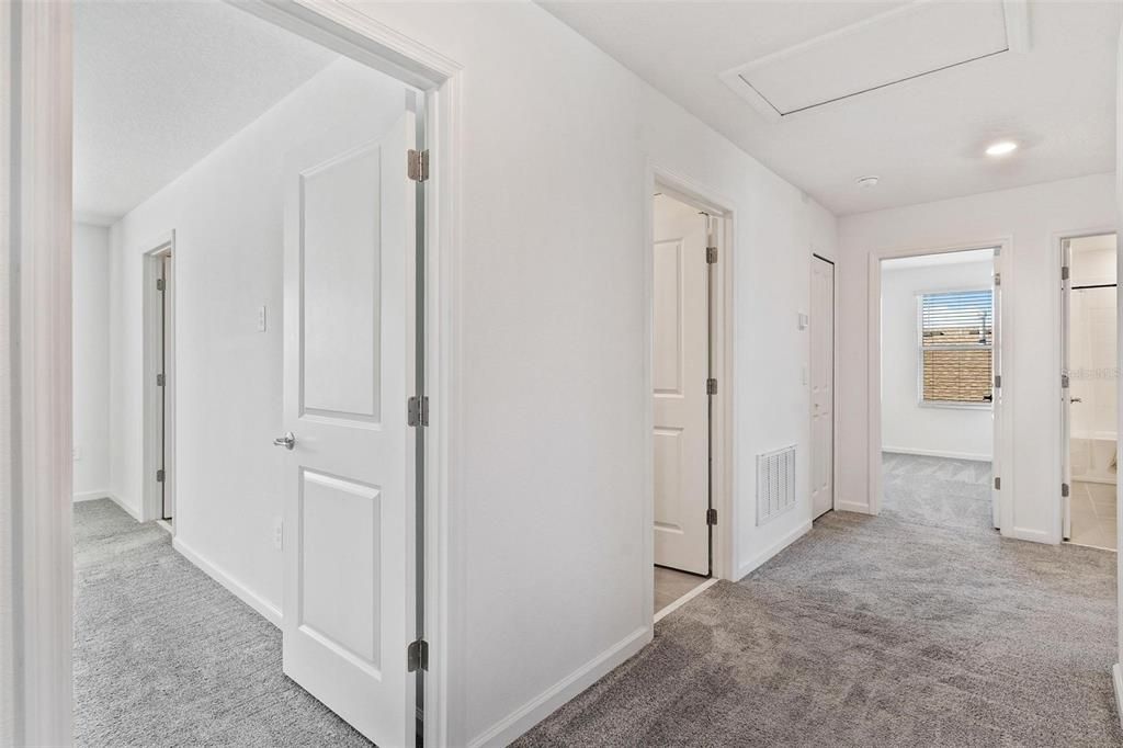 Activo con contrato: $379,990 (4 camas, 2 baños, 2600 Pies cuadrados)